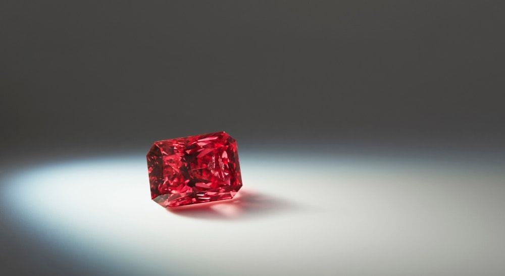 Farbiger roter Diamant 1 Carat Smaragd Schliffform eckiger Diamant