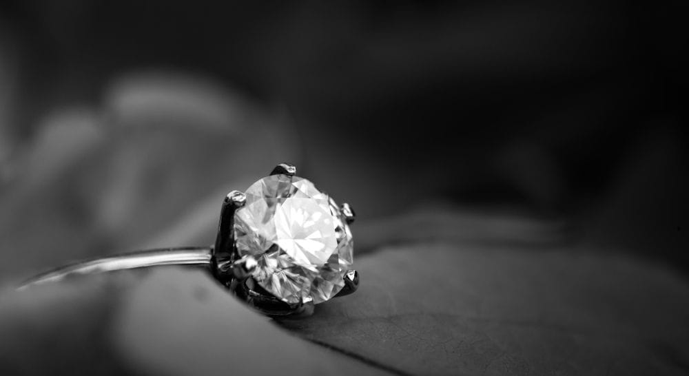 Lupenreiner Diamant Brillant gefasst in Solitär Ring