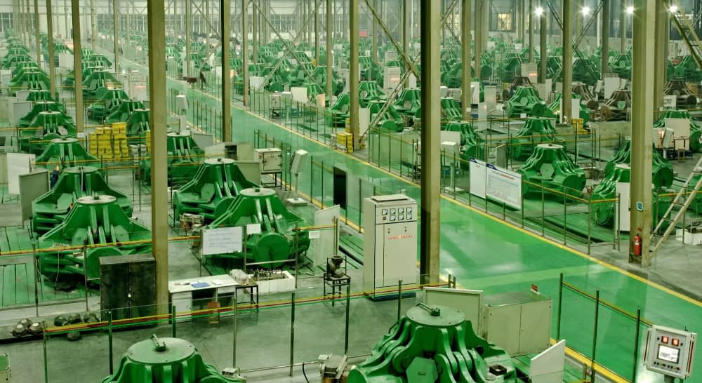 Maschinenhalle einer Fabrik für künstliche Diamanten